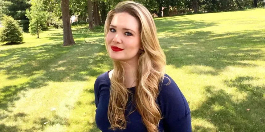 Sarah J Maas Net Worth: How Much Does She Earn?